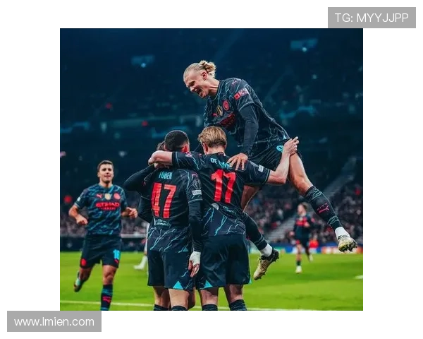 德布劳内对阵顶级后腰表现解析：传球空间如何被限制