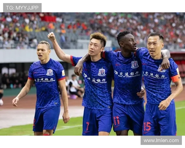 上海申花惨遭失利凸显内部矛盾，球迷愤怒质疑球队管理层能否挽救危机