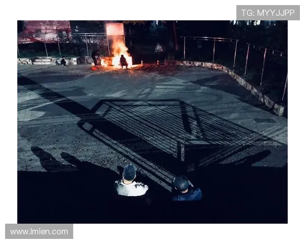 瑞安·洛赫特泳池边的隐秘派对，普通人只配隔岸观火吧